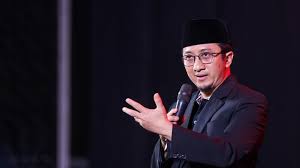He is considered as among the many pop islamic preachers who employ pop. Ustaz Yusuf Mansur Terbaring Lemah Di Rumah Sakit Showbiz Liputan6 Com