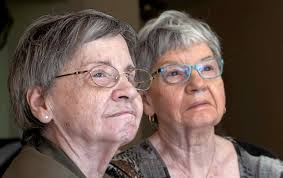 À la veille de leurs 85 ans, les jumelles Dionne réfléchissent à leur  jeunesse