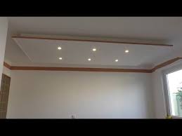 Abgehängte decke wave mit direkter und indirekter led. Decke Abhangen Und Led Strahler Und Led Strips Light Einbauen Led Strahler Led Deckenbeleuchtung Led Stripes