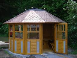 Montage Raucherpavillon Linea Fertig Montiert Mit Dacheindeckung Aus Kupfer Sowie Einer Kupferdachrinne Versehen Mit Einem Beleu Holzpavillon Pavillon Haus