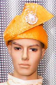 Sewa pakaian atau busana atau baju pengantin songket, dan lace untuk  perkahwinan dan majlis rasmi : Busana Tradisi Perkahwinan Gabungan warna  krim dan Oren