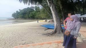 Turut dikenali sebagai tanjung biru, blue lagoon popular dalam kalangan pengunjung kerana terletaknya rumah api tanjung tuan. Hilang Di Pantai Batu 10