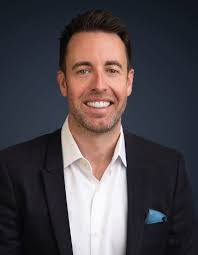 Steve Mckenna's Instagram, Twitter & Facebook