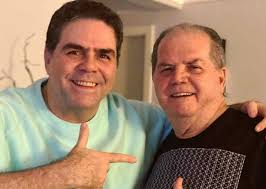 Pai do cantor Kim morre de Covid-19 mesmo imunizado com a Coronavac