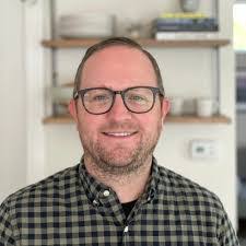 Dee Mcelroy's Instagram, Twitter & Facebook