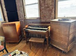 Hammond Organ and 2 Leslie Speakers