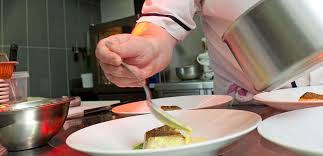 Le chef de cuisine, ou chef cuisinier est le seul patron de la cuisine d'un restaurant. Les Cours De Cuisine Les Plus Prestigieux En France