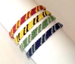 Brazilian Friendship Bracelet Stripes In The Colors Of Hogwarts Harry Potter Brasilda Houses In 2020 Diy Friendship Bracelets Patterns Friendship Bracelet Patterns Harry Potter Bracelet