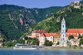 It is situated on the southern bank of the danube opposite krems. Wachau Osterreich Franks Travelbox