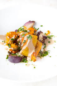 Kürbis backen und kartoffeln kochen. Geschmorter Kurbis Mit Za Atar Und Tahini Sauce Highfoodality
