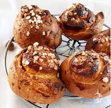 Aux Papilles By Virginie Rolls A La Confiture D Abricots Et Eclats D Amandes En 2020 Confiture Abricot Confiture Abricot