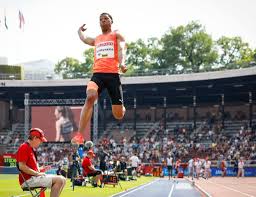Unbelievable This 19 Year Old Nearly Long Jumped Over The Entire Pit Long Jump Jumping Gif Jump