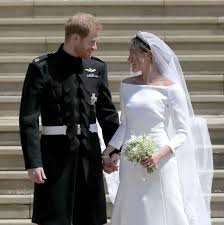 Meghan markle soll bei ihrer trauung mit prinz harry eine robe tragen, die einfach unfassbar teuer ist. Meghan Markle Erste Skizzen Ihres Brautkleides Veroffentlicht Intouch