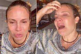 Maíra charken doğdu amsterdam, hollanda. 2vgu1ott1cct M