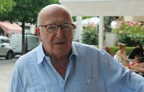 Manuel Obando Muñoz, un utrerano conocido por su vida de dedicación a una  cristalería artesana