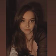 Alicia Davey's Instagram, Twitter & Facebook