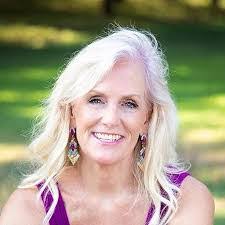 Robin Perry's Instagram, Twitter & Facebook