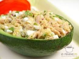 Ceapa se taie fâșii subțiri. Salata De Ton Cu Avocado Healthy Salad Recipes Food Cooking