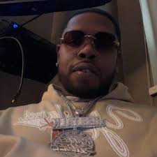 Durell Relly Rell Holloway profils