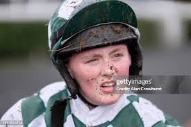 Elizabeth Kempton's Instagram, Twitter & Facebook