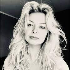 Robin Reno's Instagram, Twitter & Facebook