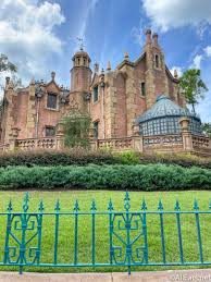 See more ideas about haunted mansion, mansions, haunting. News Disney S The Haunted Mansion Is Being Adapted Into A Brand New Film Allears Net