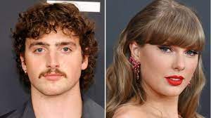 Benson Boone confiesa: no sabía “mucho” de Taylor Swift antes de ser su telonero | Glamour