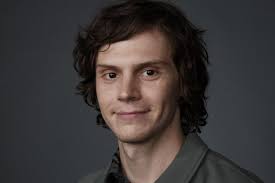 Evan Peters: Las 10 mejores películas y series del actor estrella de  'Dahmer'