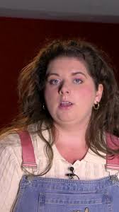 @michelledesrochers s'est prêtée au jeu du 𝙈𝙤𝙩 𝙥𝙤𝙪𝙧 𝙢𝙤𝙩𝙨 pour  nous faire découvrir son premier spectacle tricoté serré intituté  𝙋𝙚𝙡𝙤𝙩𝙚 🧶, fait à 100 % d’humour décomplexé et réconfortant, présenté  le ...