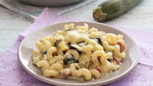 Pates Cremeuses Aux Courgettes Et Jambon Cuit Une Entree Savoureuse Allechante Tres Simple A Preparer Et Tout Cremeux A En 2020 Pates Cremeuse Savoureux Alimentation