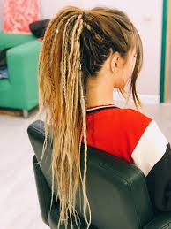 Synthetic Dreads Boho Style Mix Of Smooth And Crochet De Dreadlocks And Braids Natural Brown To Blond With Beads Synthetic Dreads Dreadlock Hairstyles Braids With Extensions