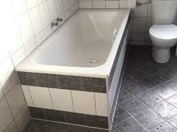 Wenn sie eine neue badewanne verkleiden möchten, haben sie mehrere möglichkeiten, die alle mehr oder. Badewanne Verkleidet Und Gefliest In Leichlingen Myhammer