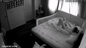 가정 감시 카메라 해킹: 한국인 아내는 집에서 혼자 포르노 비디오를 보면서 자위한다 - 인색 한 고양이