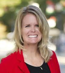 Lisa Lamb's Instagram, Twitter & Facebook