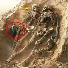 5,000-Year-Old Layer of Earth Beneath an Egyptian Tomb Reveals Two 30-Foot Giant Bodies An international team of archaeologists has made an astonishing discovery in a desert region of Egypt: two gigantic bodies,