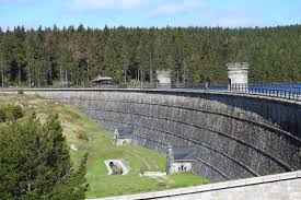 Dnes jde o oblíbenou oblast pro letní i zimní rekraci, kterou proslavil především dálkový lyžařský běh jizerská padesátka. Fotoreportaz Vodni Nadrz Bedrichov Na Cerne Nise Nase Voda