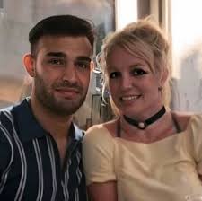 Cade Hudson shares a photo of his friends Britney and Sam . . . ⚪⚫ MORE  UPDATE: (@_britneyismine)