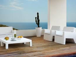 Inspiration from this design movement definitely adds a new aura around the aesthetic of patio furnishing. Best Modern Outdoor Furniture Brands