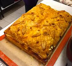 Ce pâté en croûte a sorti sa tenue de gala ! Complet Special Noel Apprenez Le Pate En Croute De Noel Avec Le Chef Thomas Rea Les Terroirologues Enquete De Gout