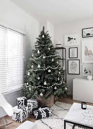 Welcome to the paged dedicated to christmas tree ideas of silver and gold themes. 25 Absolutely Stunning White Christmas Tree Decorating Ideas