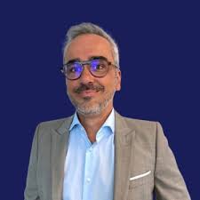 6 Ways to Use Social Media for Your Career