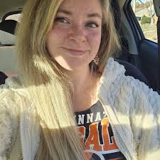 What bars or restaurants in north Cincinnati or west side allow dogs?