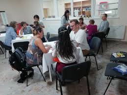 Účastníci projektu pokračujú v nastolenej práci a postupne sledujú kurzy už  skúsených učiteľov počas SES-u – Česká esperantská mládež