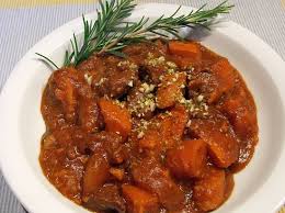 Rinderragout Mit Wurzelgemuse Nach Jamie Oliver Jamie Oliver Eintopf Wurzelgemuse Lebensmittel Essen