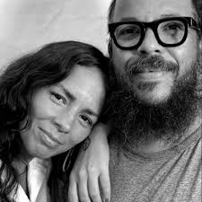 Se eu digo “vamo”, você diz “bora” com um entusiasmo de quem não acredita  em impossibilidades e isso é um convite para que eu me mantenha sonhando  com coisas que nem sei