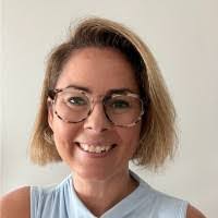 Lisa Lenzi's Instagram, Twitter & Facebook