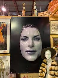 Did anyone else get reminded of the giant Eileen head in SH4: the Room? Its  eye even follows you like hers. I love all the callbacks & references.