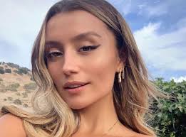 Maison Doree Decouvrez La Marque De Bijoux Raffines De Chloe B En 2020 Avec Images Chloe B