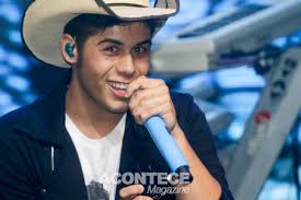 Fenmeno do sertanejo com apenas um ano e meio de carreira, o cantor z felipe lana seu novo lbum, ?proibido mais gostoso?. O Cantor Leonardo Participa Do Show Da Turne Do Filho Ze Felipe Acontece