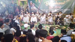 Bila hatimu rindu muhammad itu baru pemuda hebat, masya allah, masya allah. Shalawat Kemerdekaan Gus Azmi Sihir Santri Bojonegoro